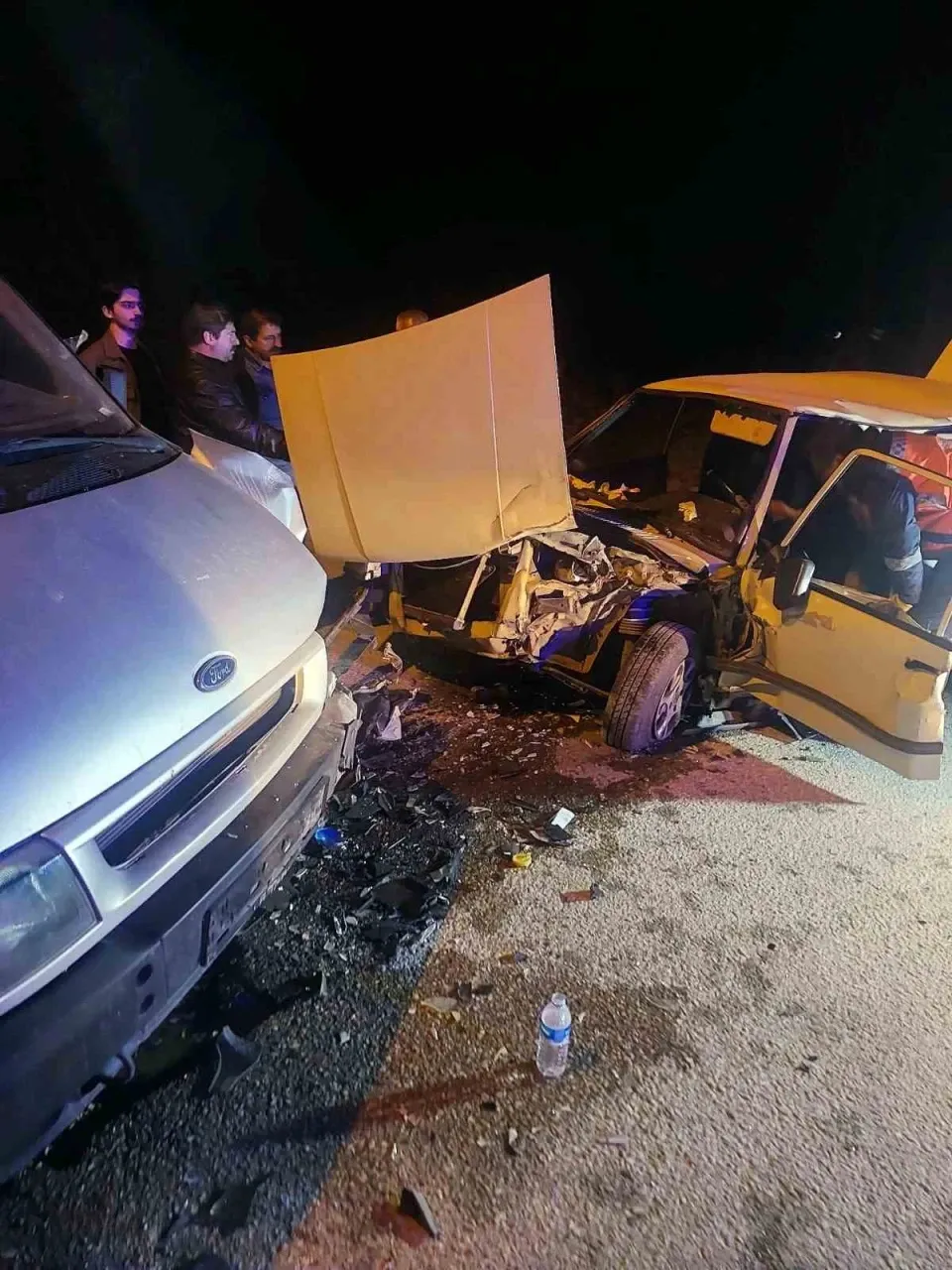 Sakarya Erenler'de Korkutan Kaza: 3 Kişi Yaralandı