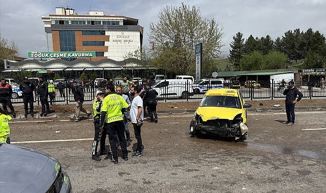 Zincirleme trafik kazası: 6 yaralı