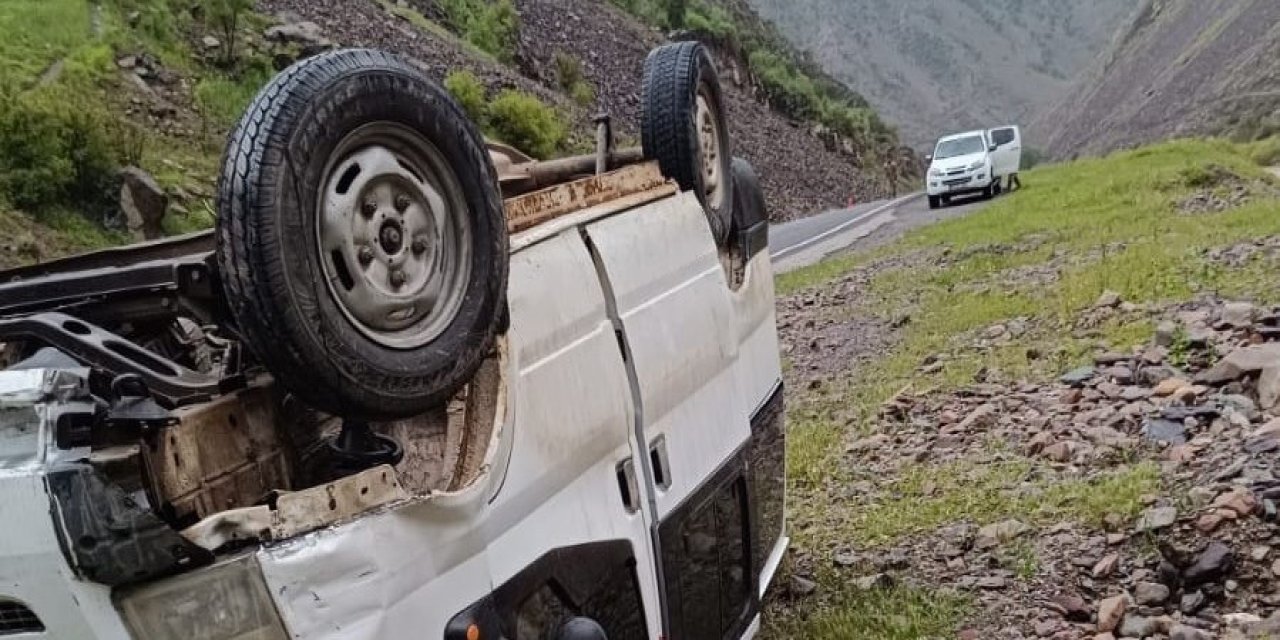 Hakkari’de trafik kazası: 8 kişi yaralandı