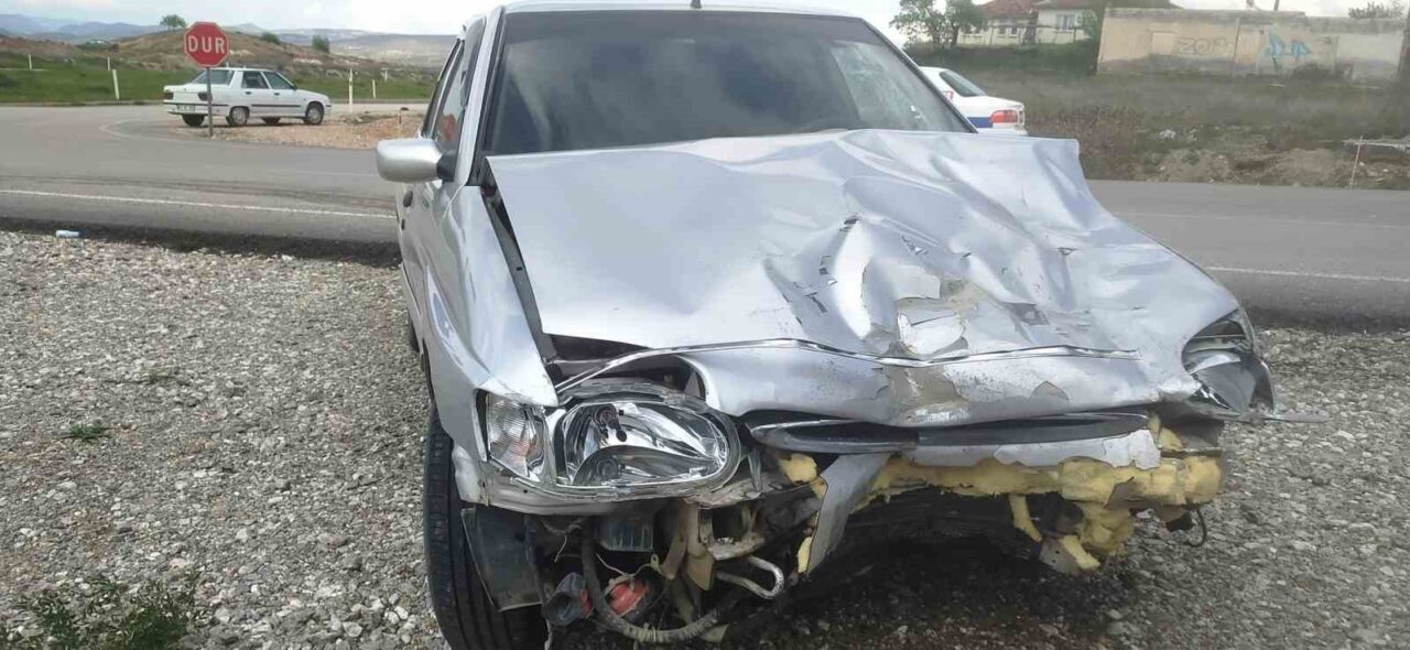 Hisarcık’ta trafik kazası: 3 yaralı – Son Dakika Haberleri