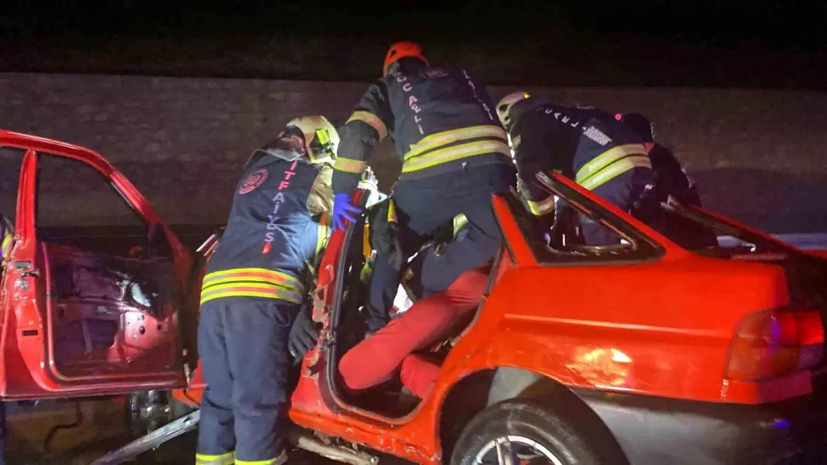 Kocaeli'de Trafik Kazası: İki Ölü
