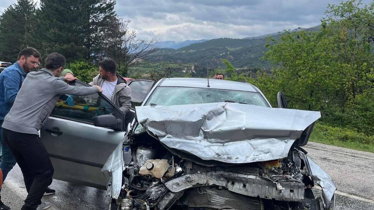 Tokat'ın Niksar ilçesindeki trafik kazasında 1 kişi hayatını kaybetti 1 kişi yaralandı