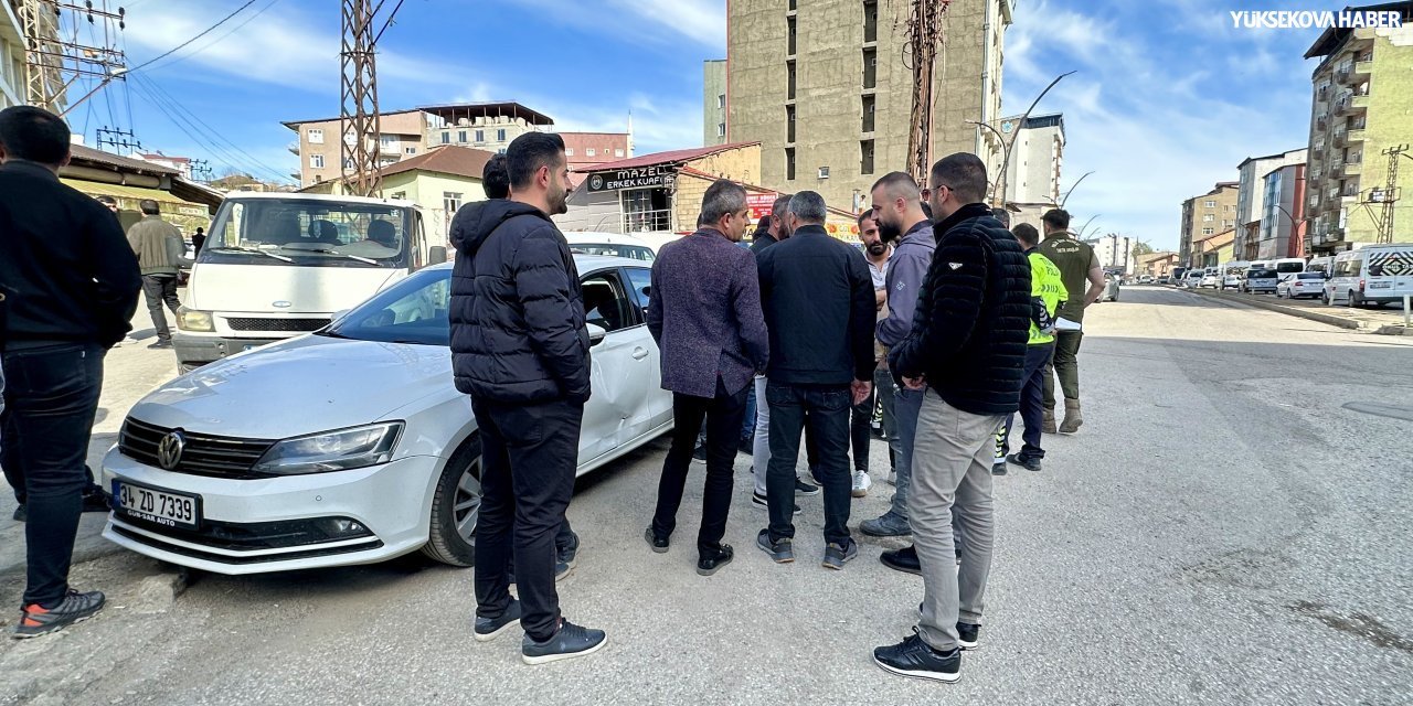 Yüksekova’da maddi hasarlı kaza