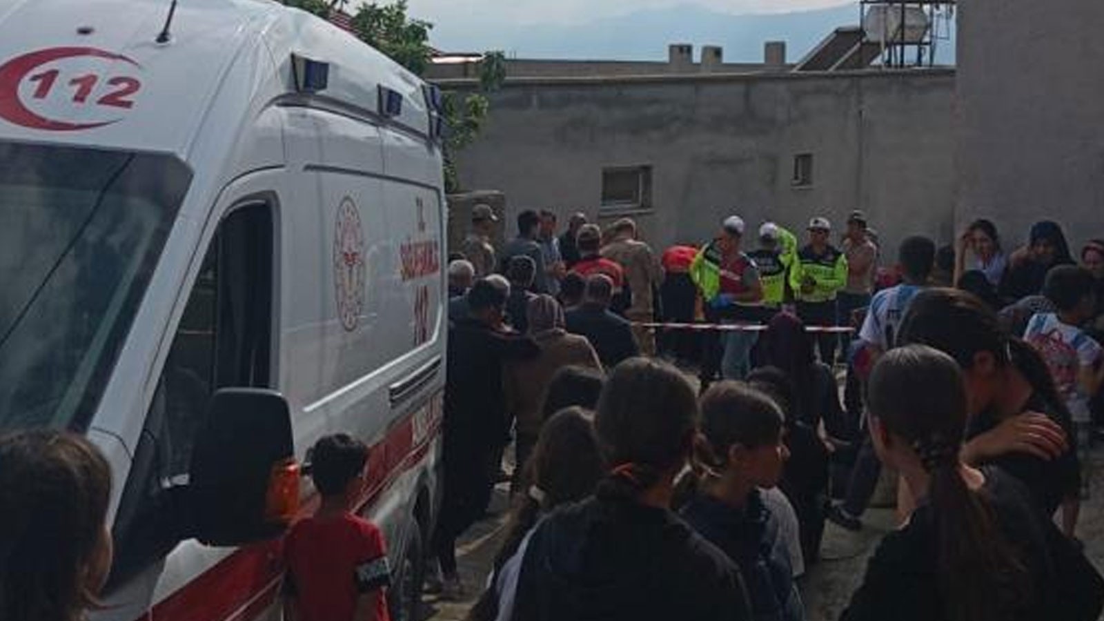 Kilis'te yürek yakan kaza: Uzman çavuş 5 aylık hamile eşini ezdi