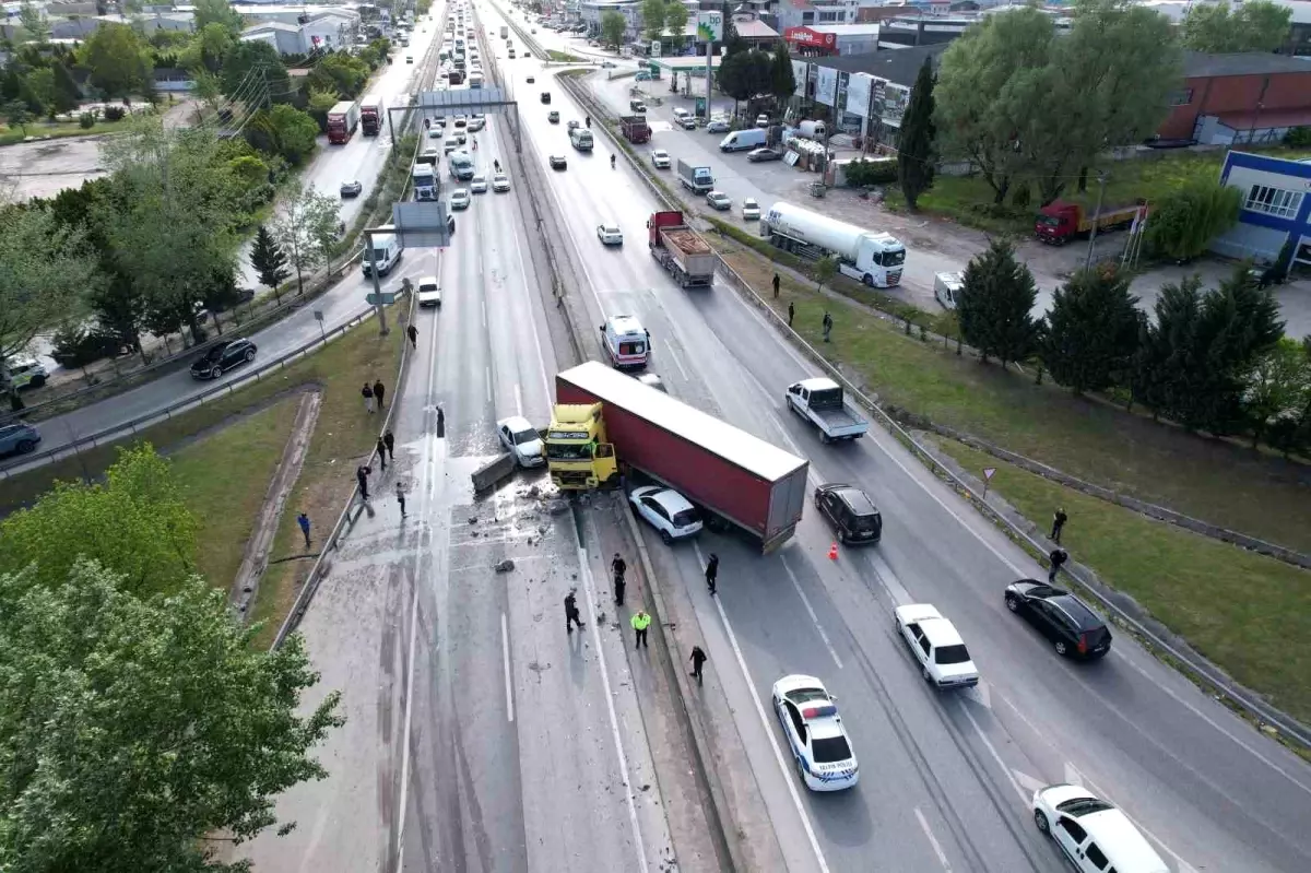 D-100 Karayolunda Zincirleme Trafik Kazası: 1 Yaralı