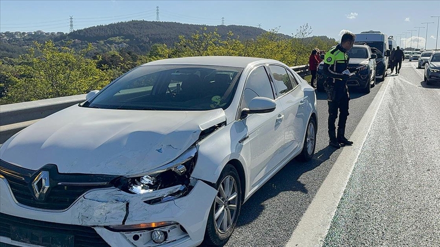 Kuzey Marmara Otoyolu'nda ardışık trafik kazasında 8 araç zarar gördü.