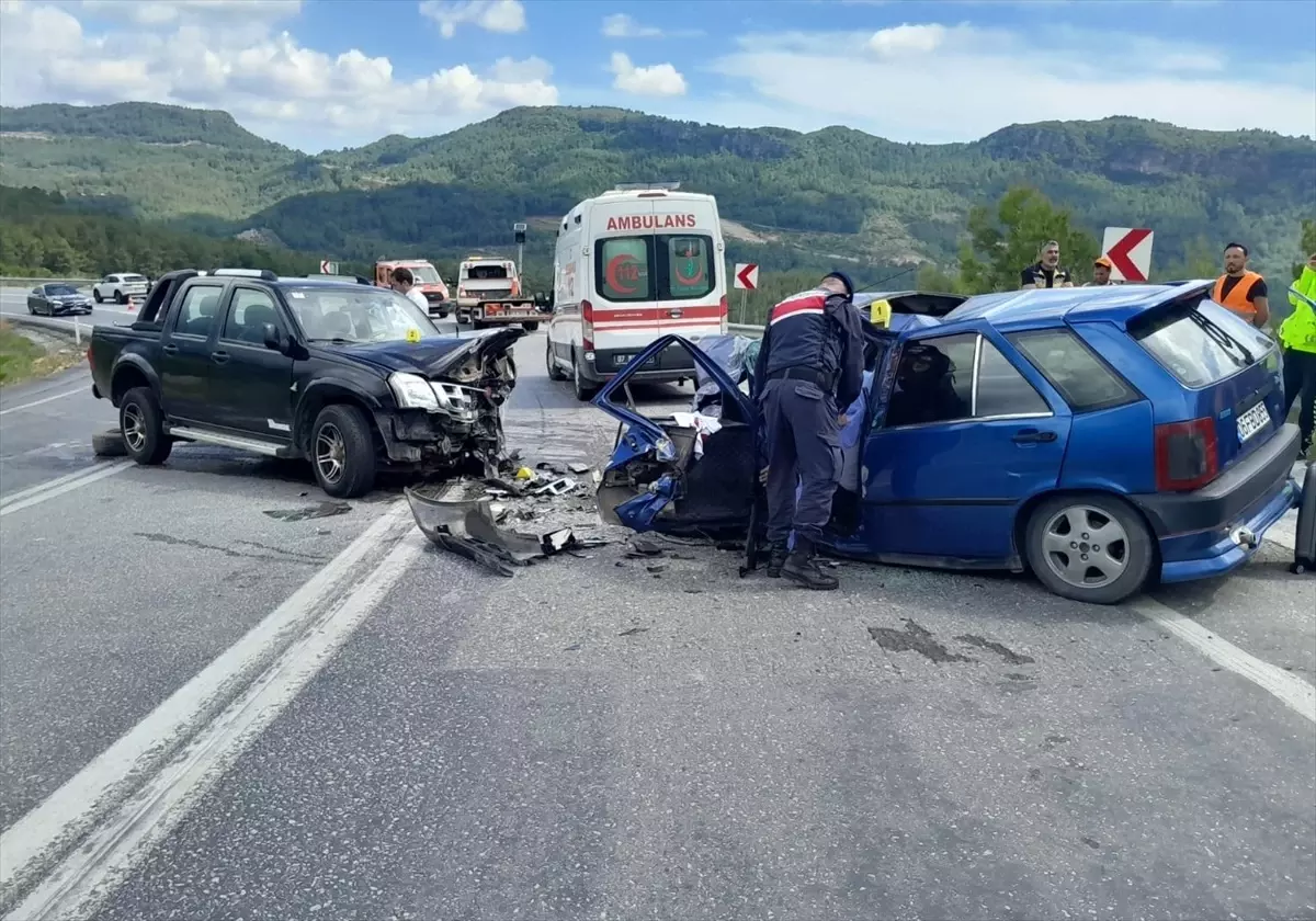Antalya'da Kaza: 1 Kişi Hayatını Kaybetti, 3 Kişi Yaralandı.