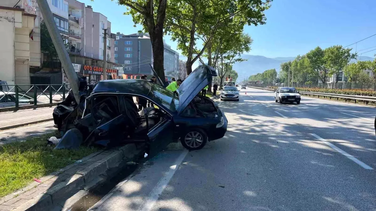 Bursa'da trafik kazası sonucu 2 kişi yaralandı.