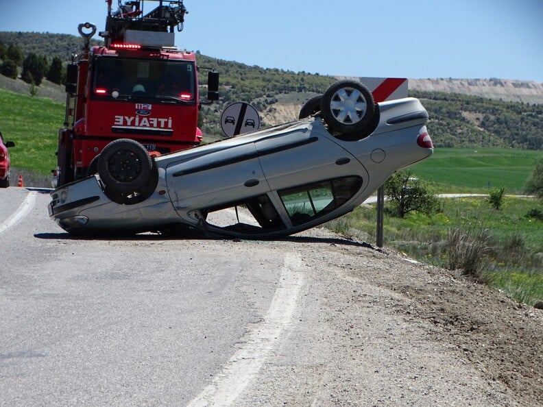 Hisarcık'ta meydana gelen trafik kazasında 1 kişi yaralandı.