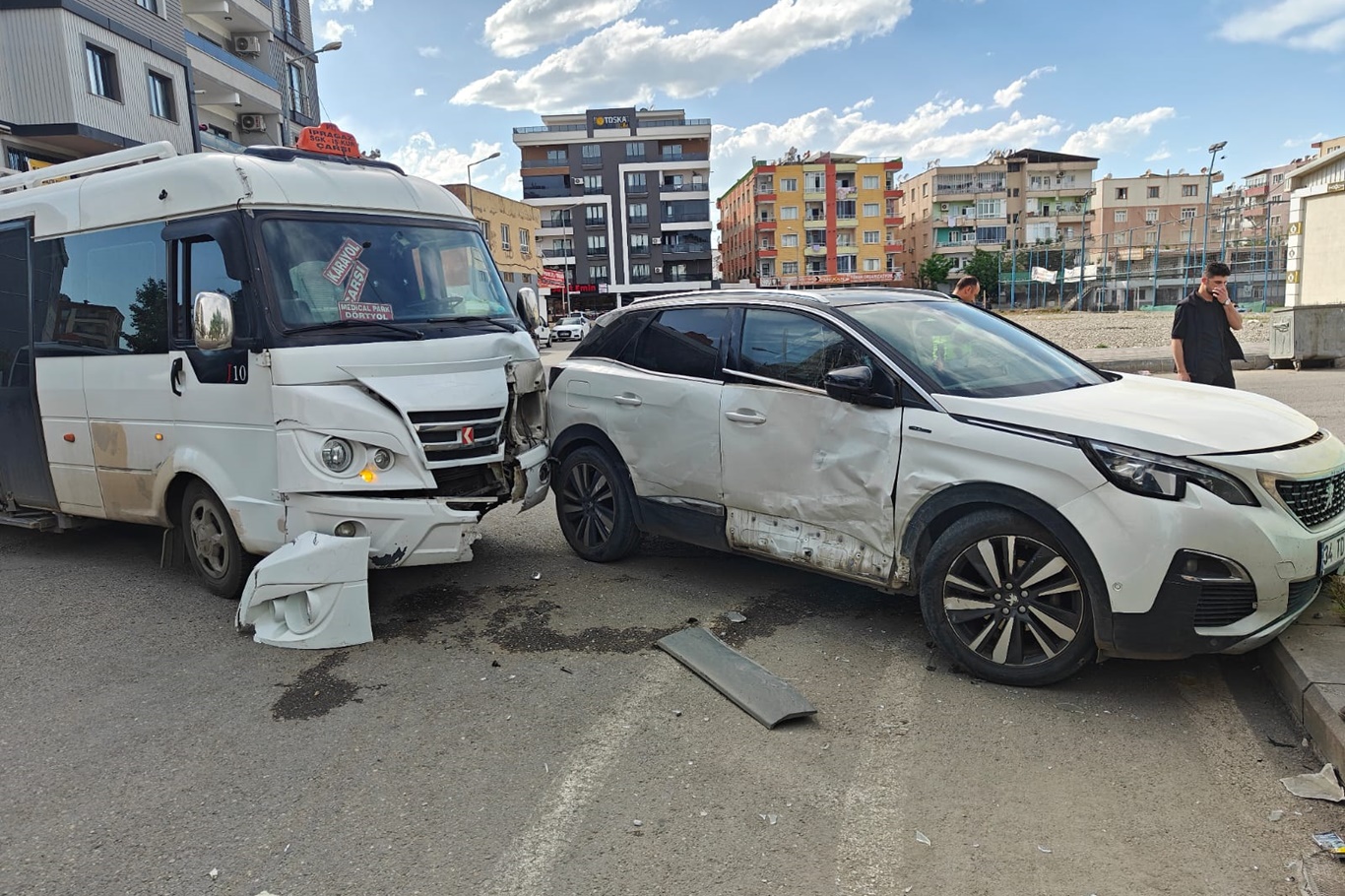 Maddi zarara sebep olan araç çarpışması