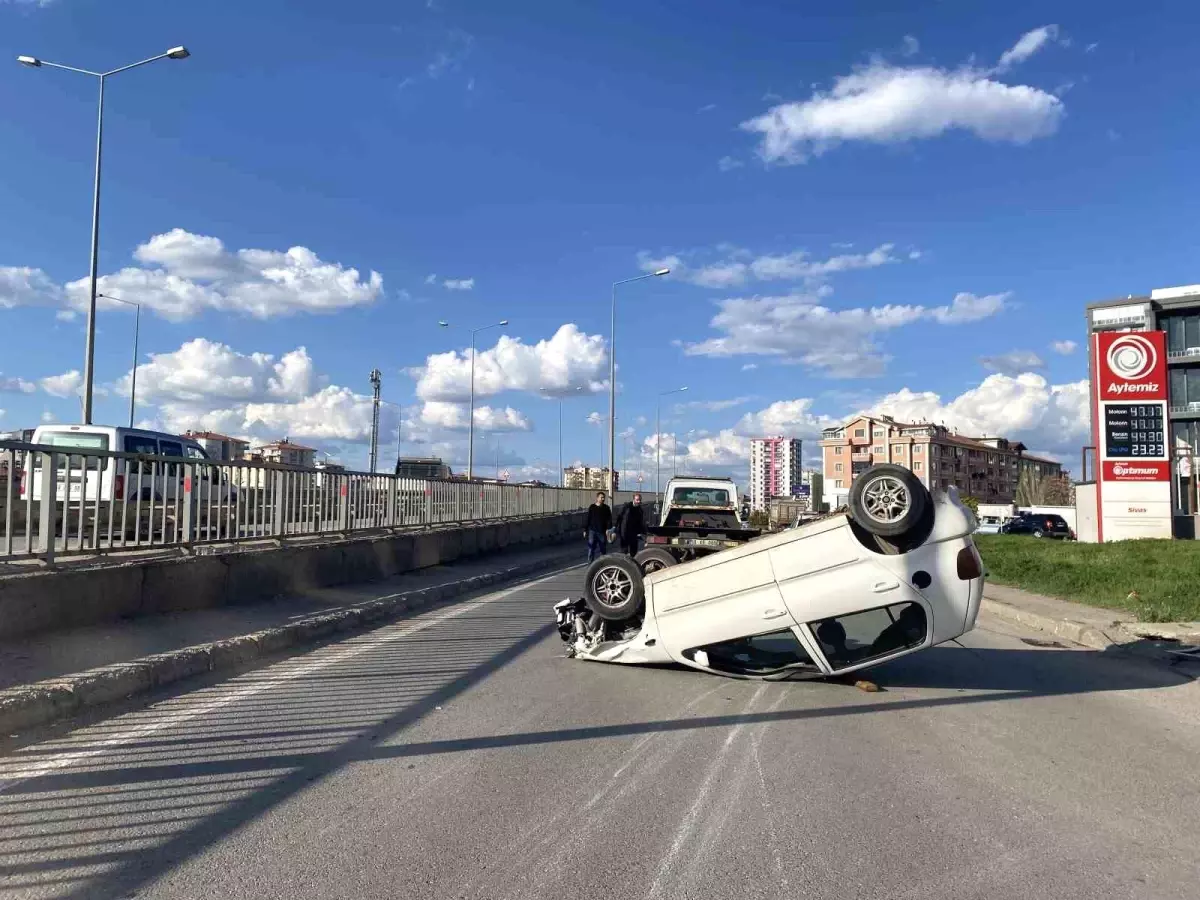 Sivas'ta Kaza: 3 Kişi Yaralandı.