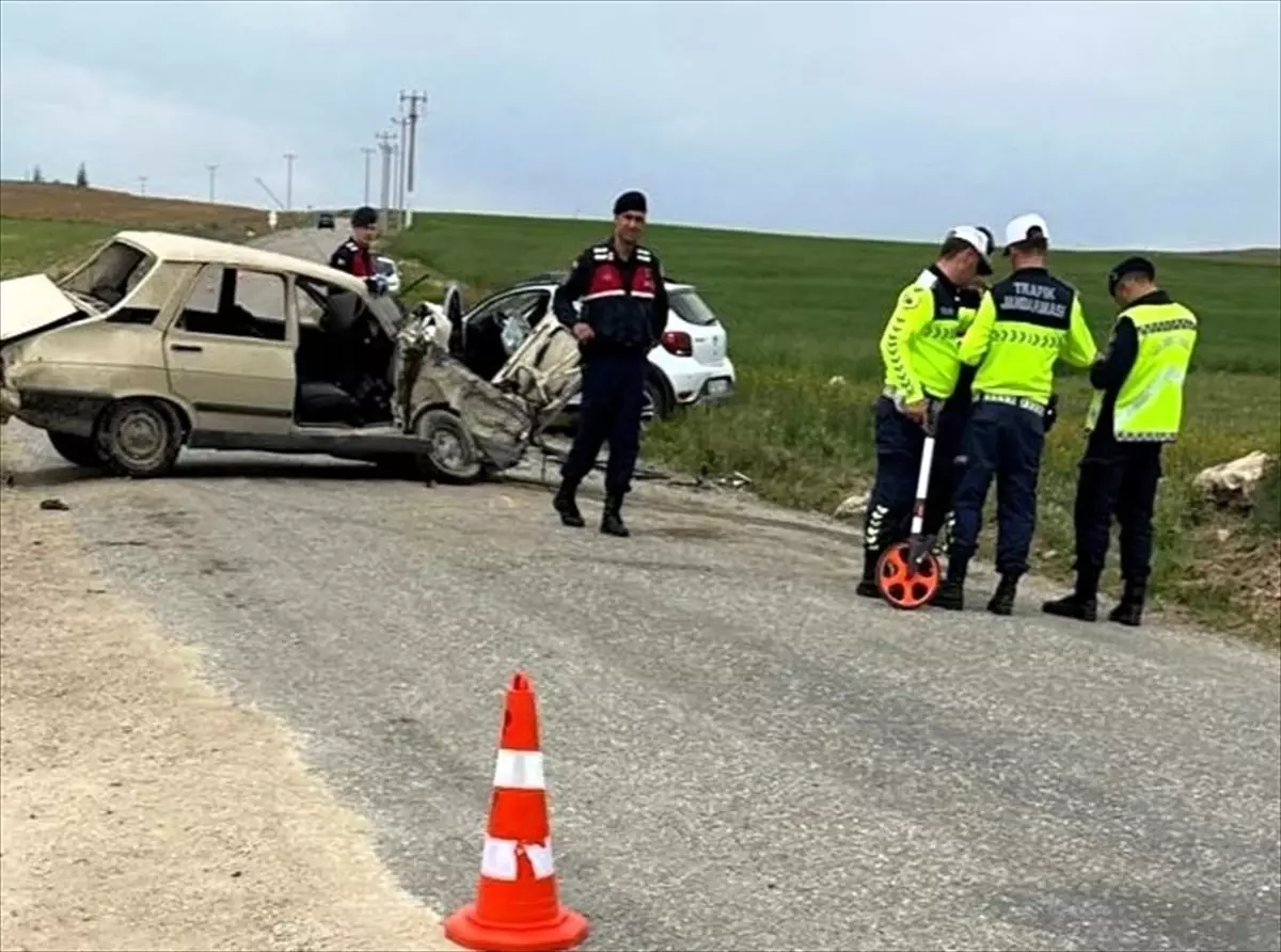 Aksaray'da Kaza Sonucu 1 Kişi Hayatını Kaybetti, 2 Kişi Yaralandı.