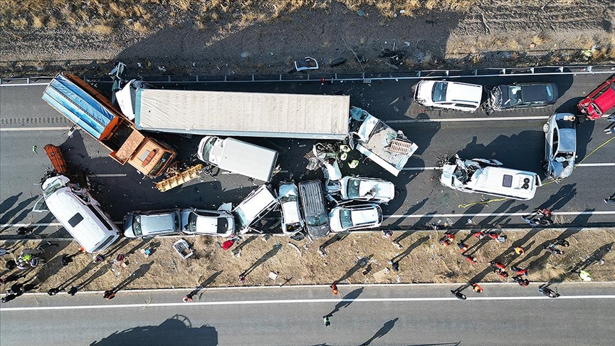 Geçen yıl Türkiye'de 1 milyon 444 bin 27 trafik kazası gerçekleşti.