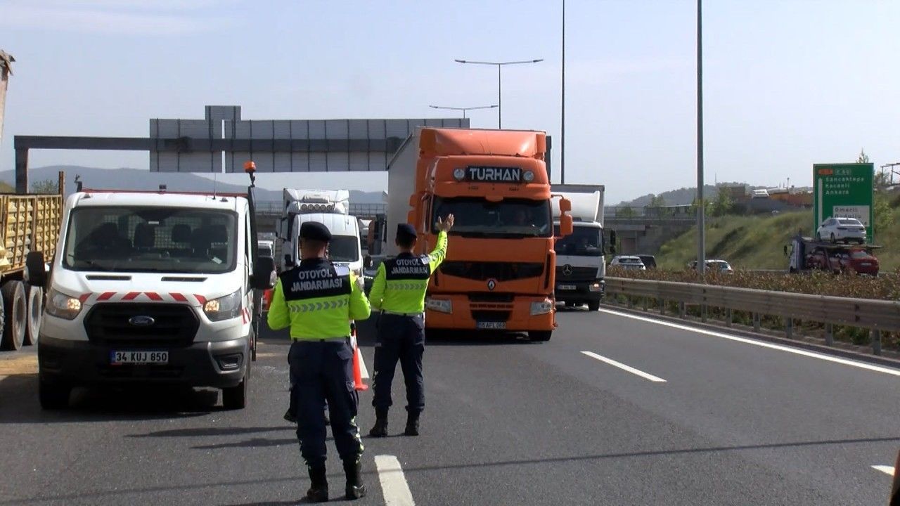 İstanbul'da Kuzey Marmara Otoyolu'nda trafik kazası oldu.