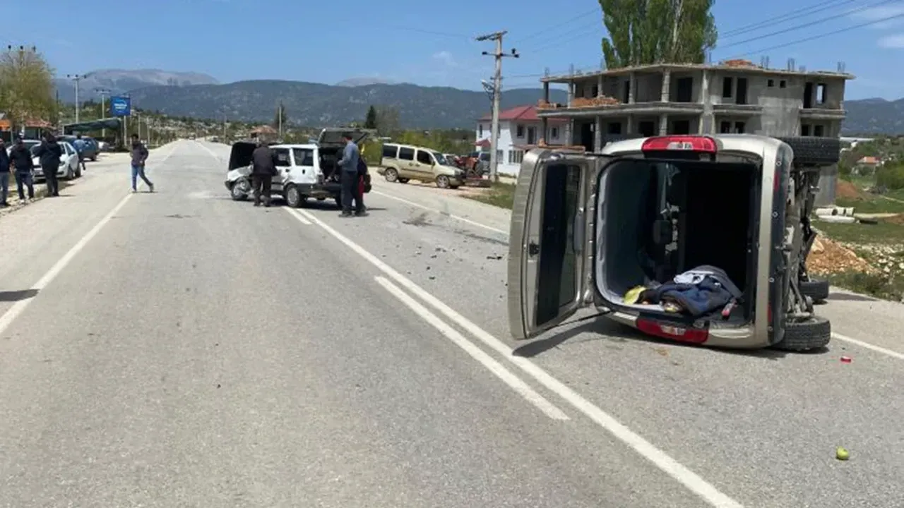 Seydikemer'de meydana gelen trafik kazasında 5 kişi yaralandı.