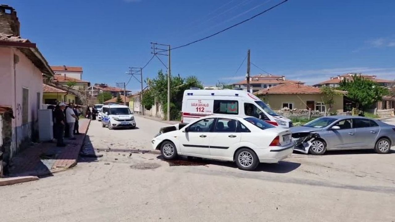 Çorum'da Kaza: 2 Araç Çarpıştı, 7 Yaralı