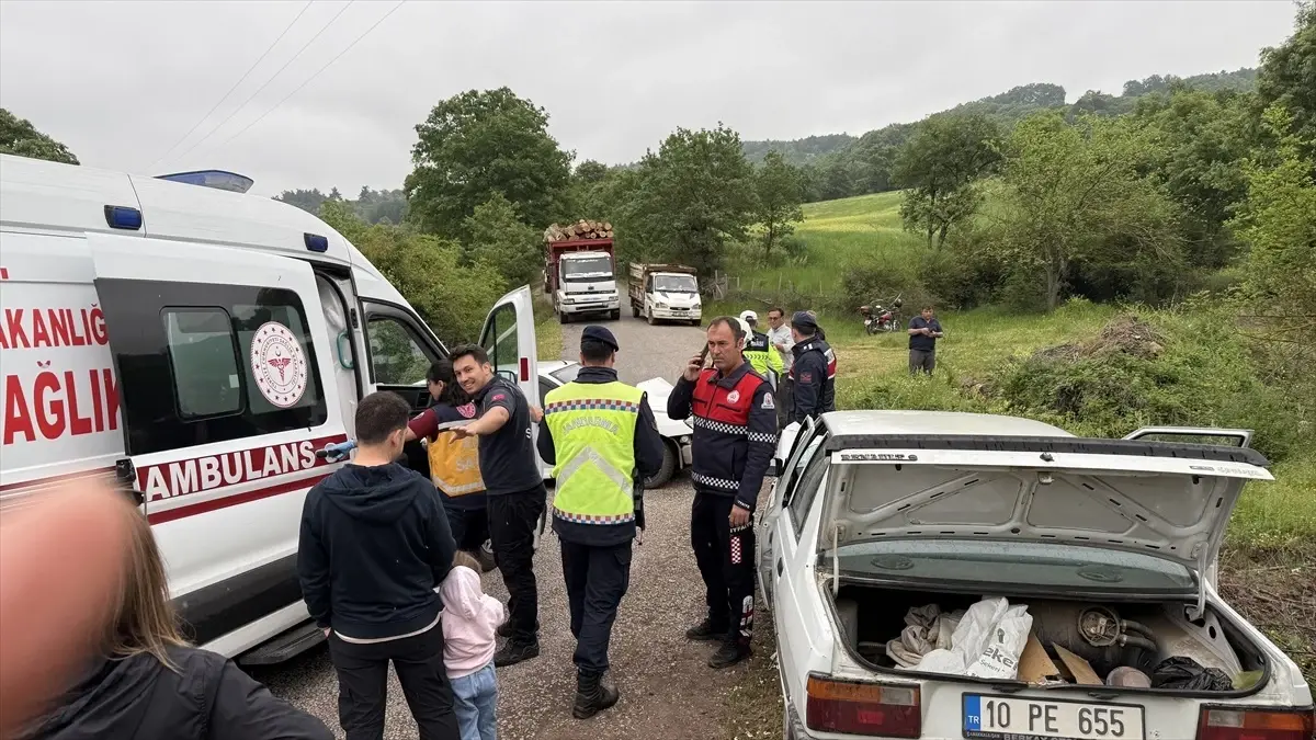 Çanakkale'de Kaza: 2 Kişi Yaralandı