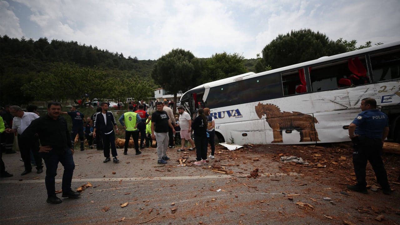 Çanakkale'de kaza: 8 kişi hayatını kaybetti