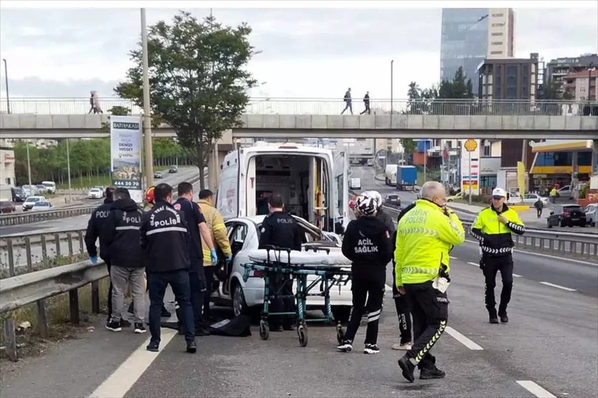 İstanbul'da kaza sonucu bir kişi hayatını kaybetti, dört kişi yaralandı.