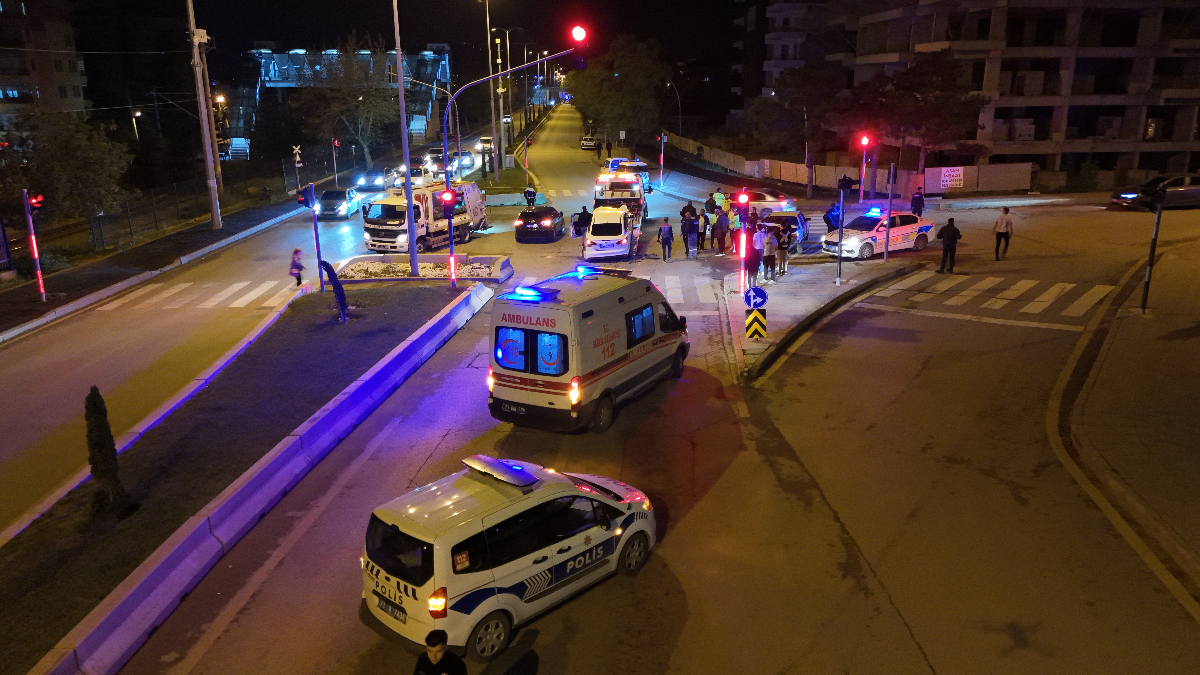 Kırıkkale'de ardışık trafik kazası: 2 kişi yaralı