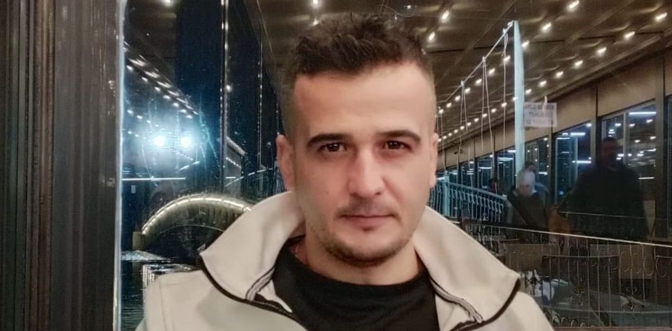 Trafik kazasında yaşamını yitirdi.