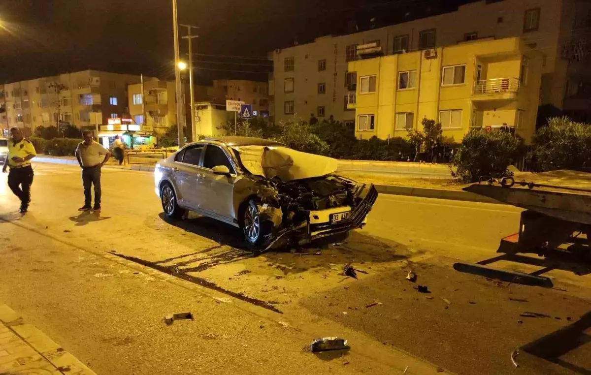 Erdemli'de meydana gelen kaza sonucunda iki kişi yaralandı.