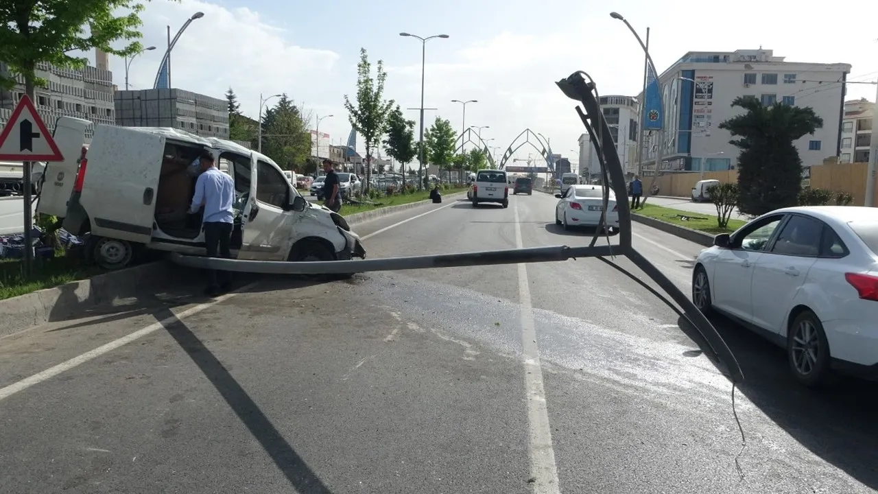 Malatya'da zincirleme kaza: 5 araba birbirine girdi.
