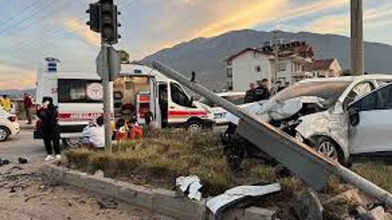 Fethiye’de Trafik Kazası: 3’ü Çocuk 6 Yaralı