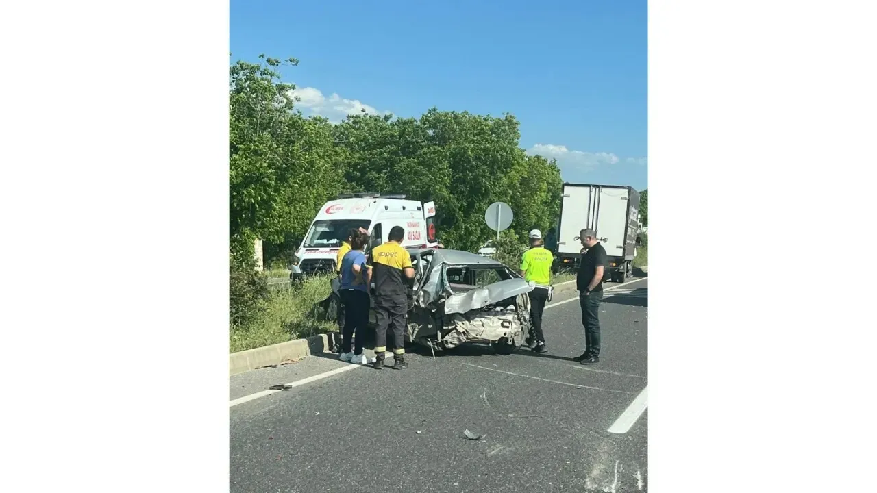 Çift Taraflı Trafik Kazasında 2 Kişi Yaralandı