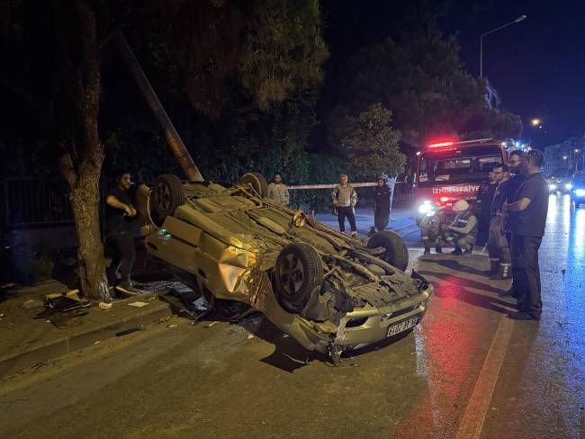 İzmir’de Gece Yarısı Kazası: Sürücü Araçta Sıkıştı, Ekipler Seferber Oldu