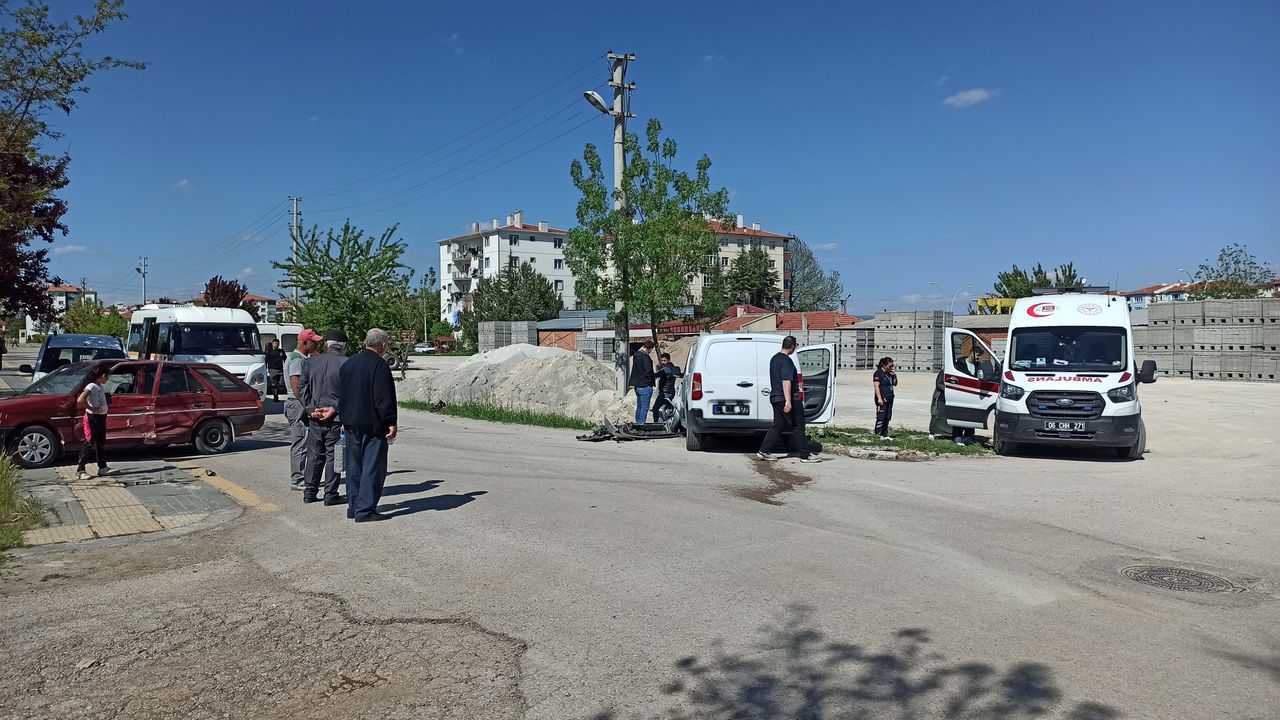Kahramankazan’da Trafik Kazası: Yaralılar Hastaneye Kaldırıldı