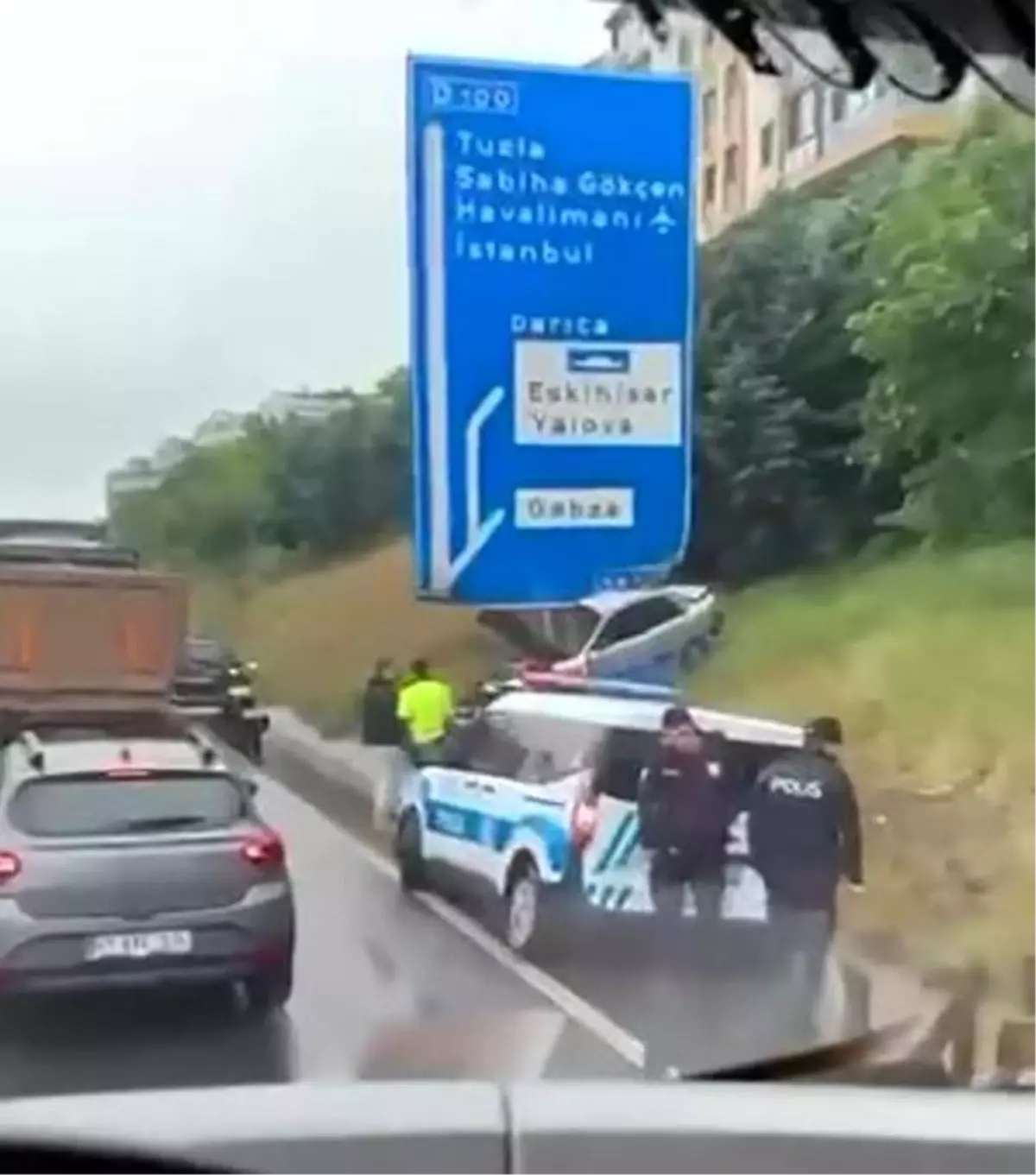 Kocaeli'de Trafik Kazası: Sürücü Sıkıştı
