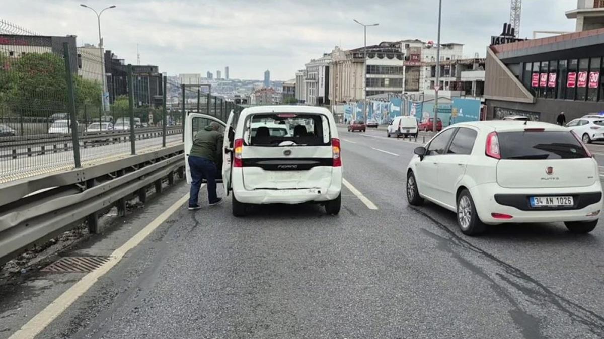 Beylikdüzü'nde zincirleme kaza: 3 yaralı