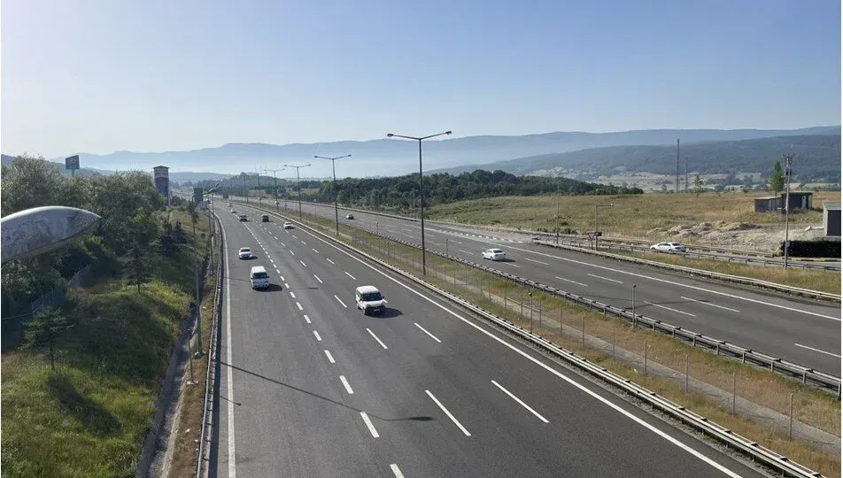 Geçerken Bir Daha Düşünün! Sakarya’daki Bu Nokta Kazaların Odağında