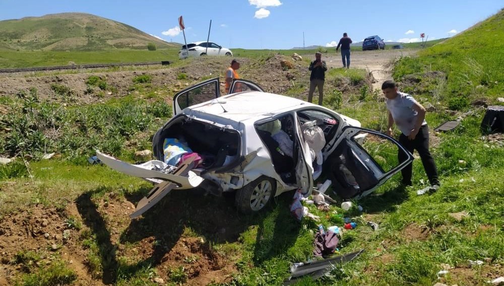 Bingöl'de kaza: Baba öldü, eşi ve çocuğu yaralı