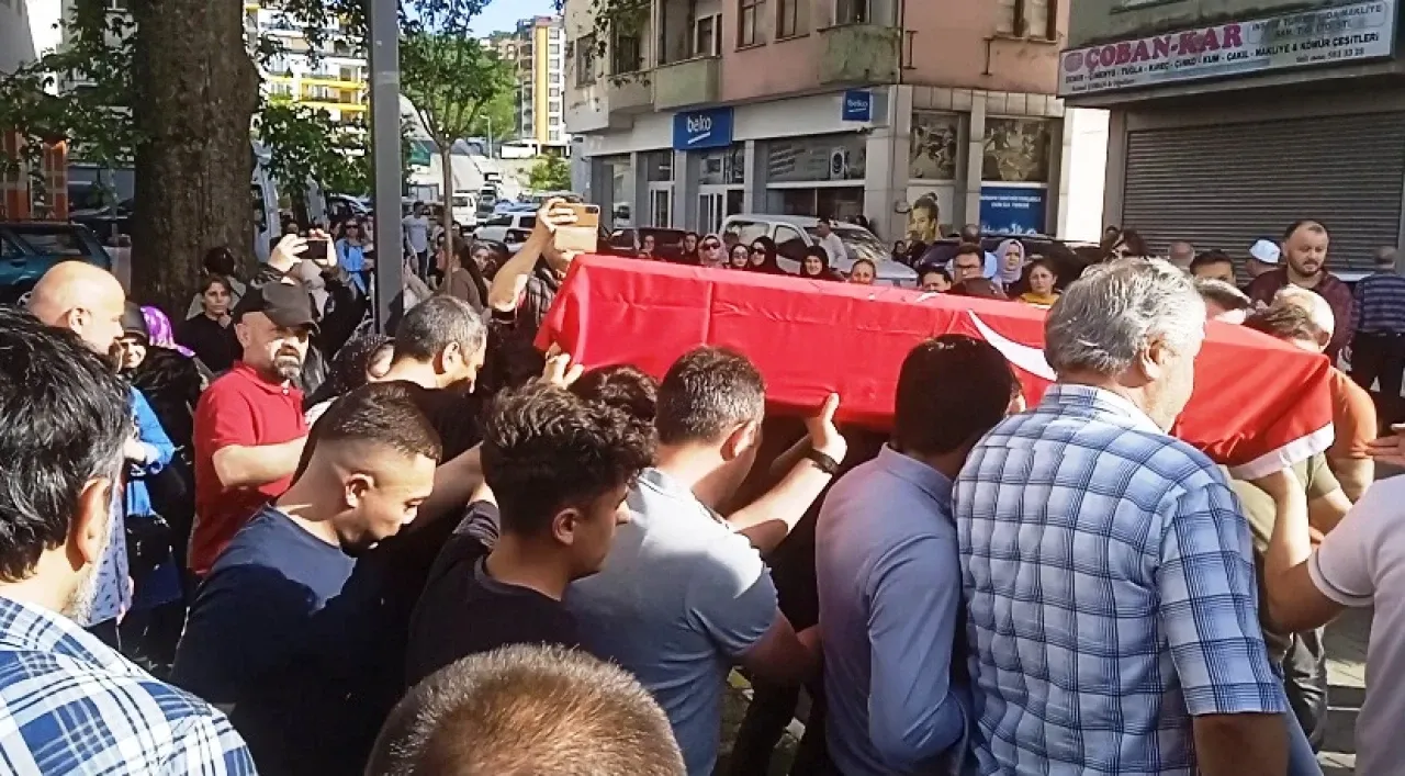 Giresun'da trafik kazasında hayatını kaybeden çocuk toprağa verildi