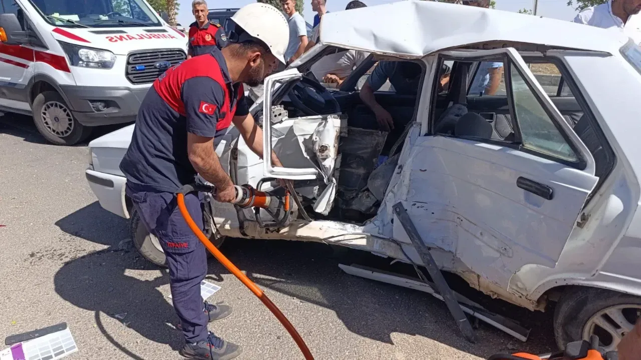 Şanlıurfa’da Zincirleme Trafik Kazası: 3 Araç Birbirine Girdi, Yaralılar Kurtarıldı