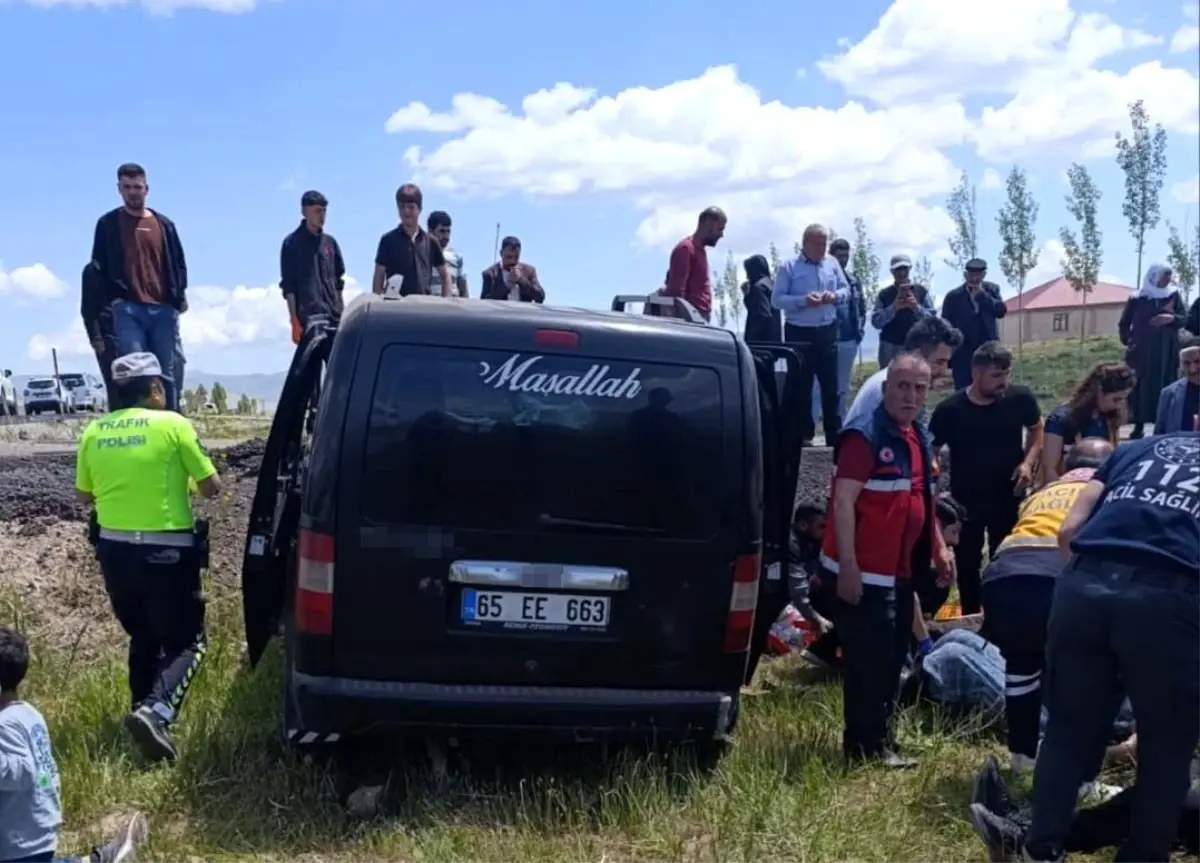 Van'da Trafik Kazası: 8 Yaralı