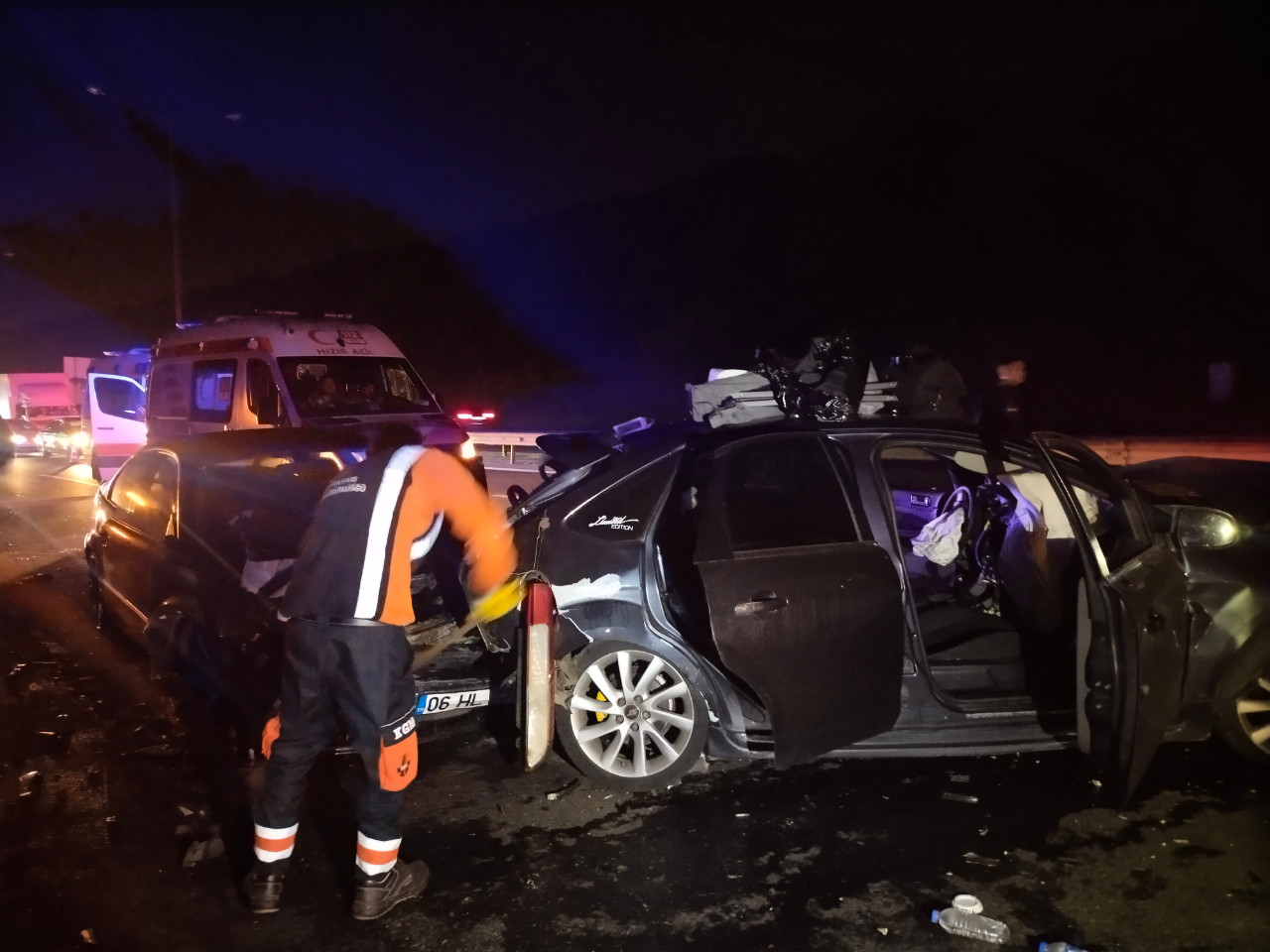 TEM Otoyolu'nda 5 araçlı zincirleme trafik kazası: 7 yaralı
