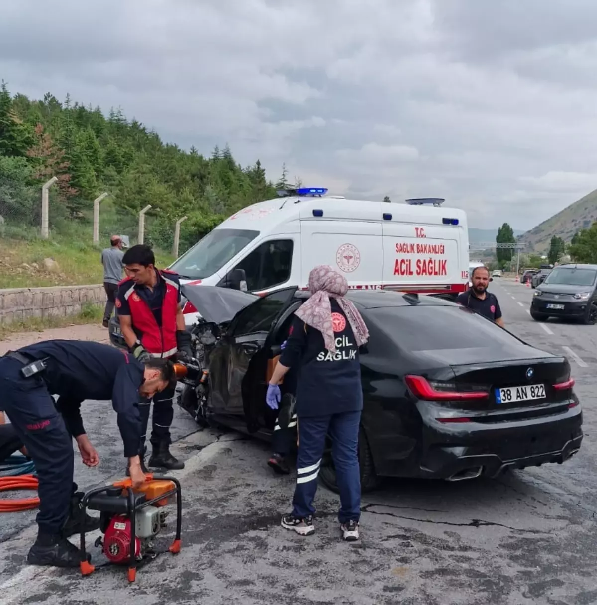 Kayseri'de trafik kazasında 2 kişi hayatını kaybetti, 1 kişi yaralandı.