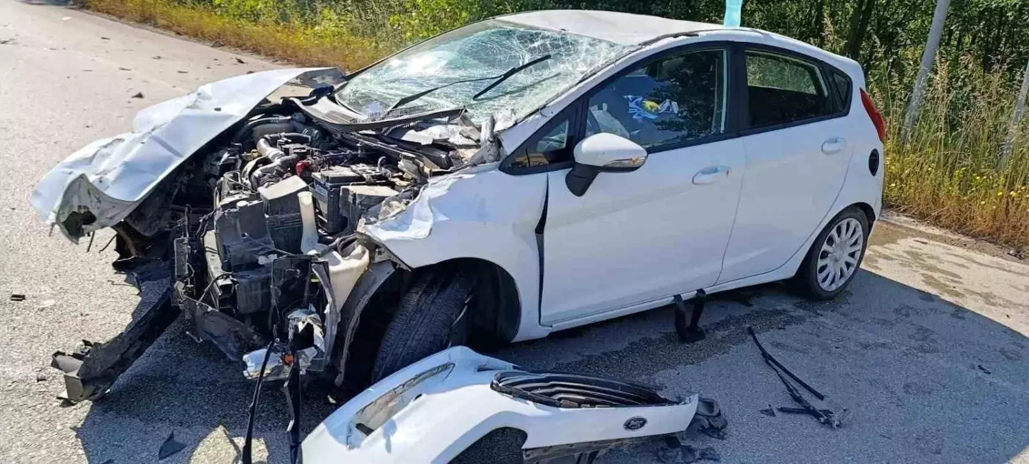 Çanakkale'de trafik kazasında 2 kişi yaralandı.
