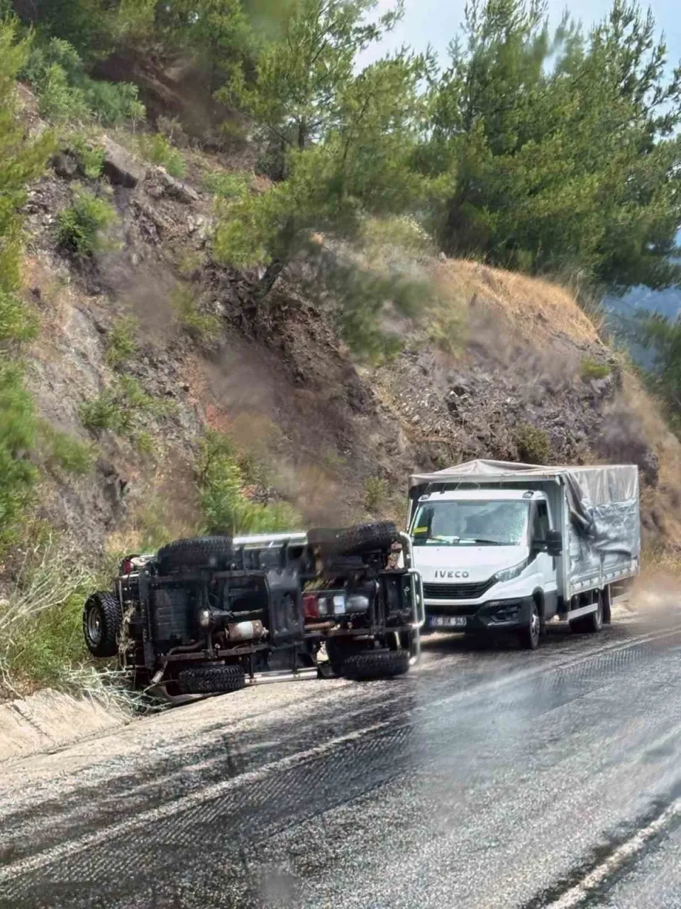 Muğla'da Marmaris-Datça yolu üzerinde trafik kazası: 2 kişi yaralandı.