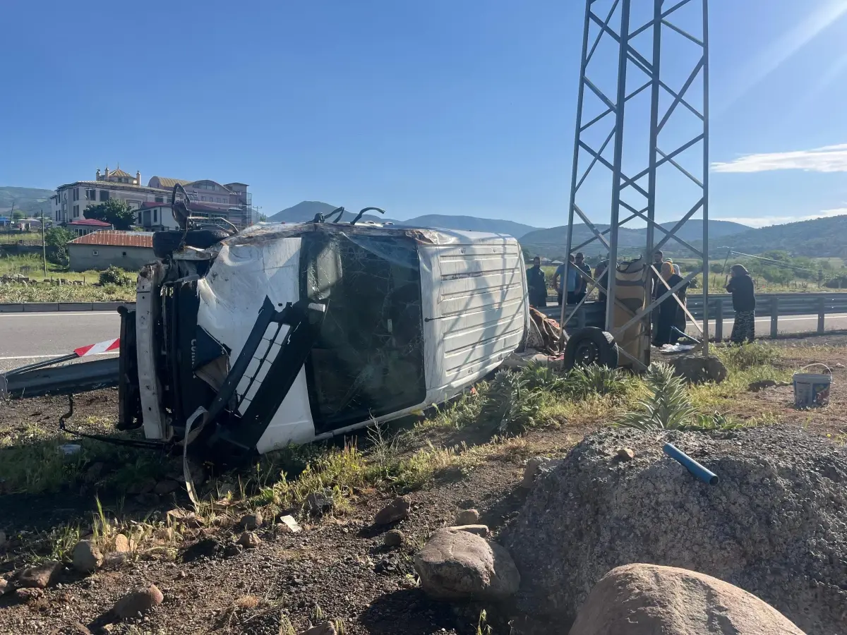 Bingöl'de Trafik Kazasında 5 Kişi Yaralandı.