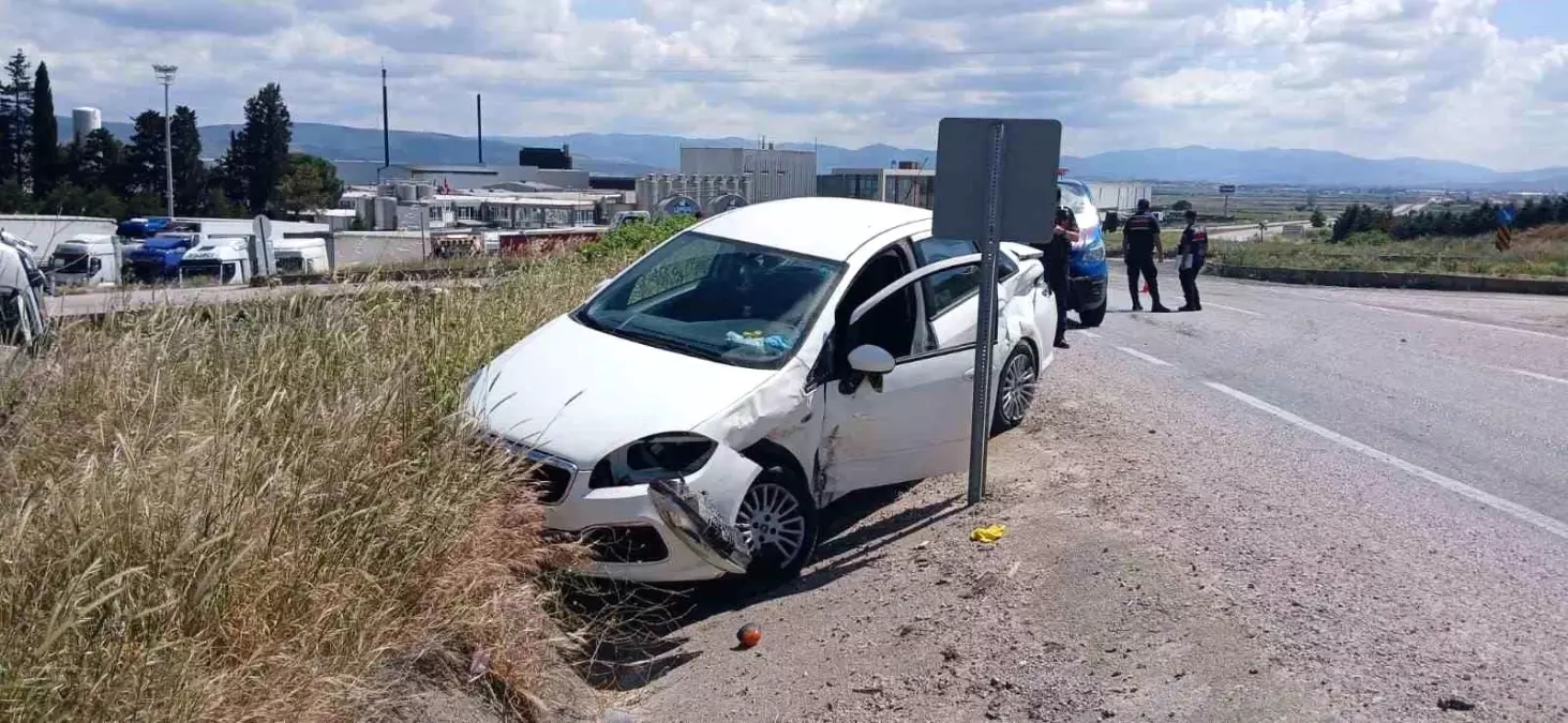 Gönen'de Meydana Gelen Trafik Kazasında 3 Kişi Yaralandı.
