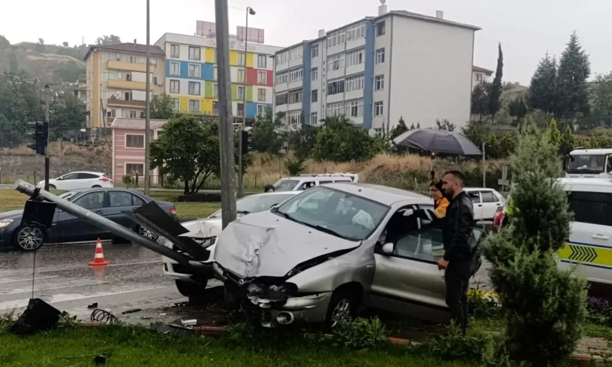 Karabük'te Meydana Gelen Trafik Kazasında 3 Kişi Yaralandı