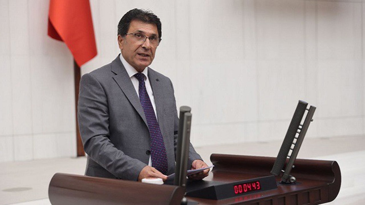 Mahmut Dindar adlı DEM Parti milletvekili bir trafik kazası geçirdi.