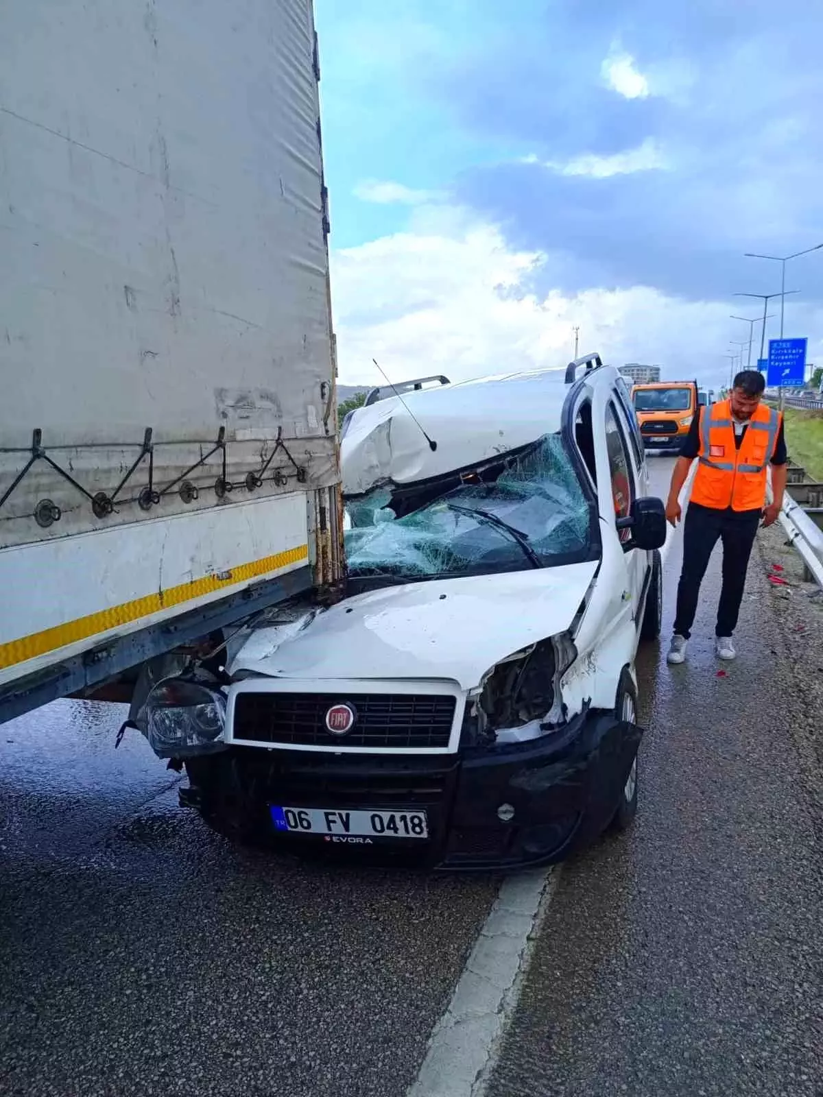 Kırıkkale'de Meydana Gelen Trafik Kazasında 2 Kişi Yaralandı