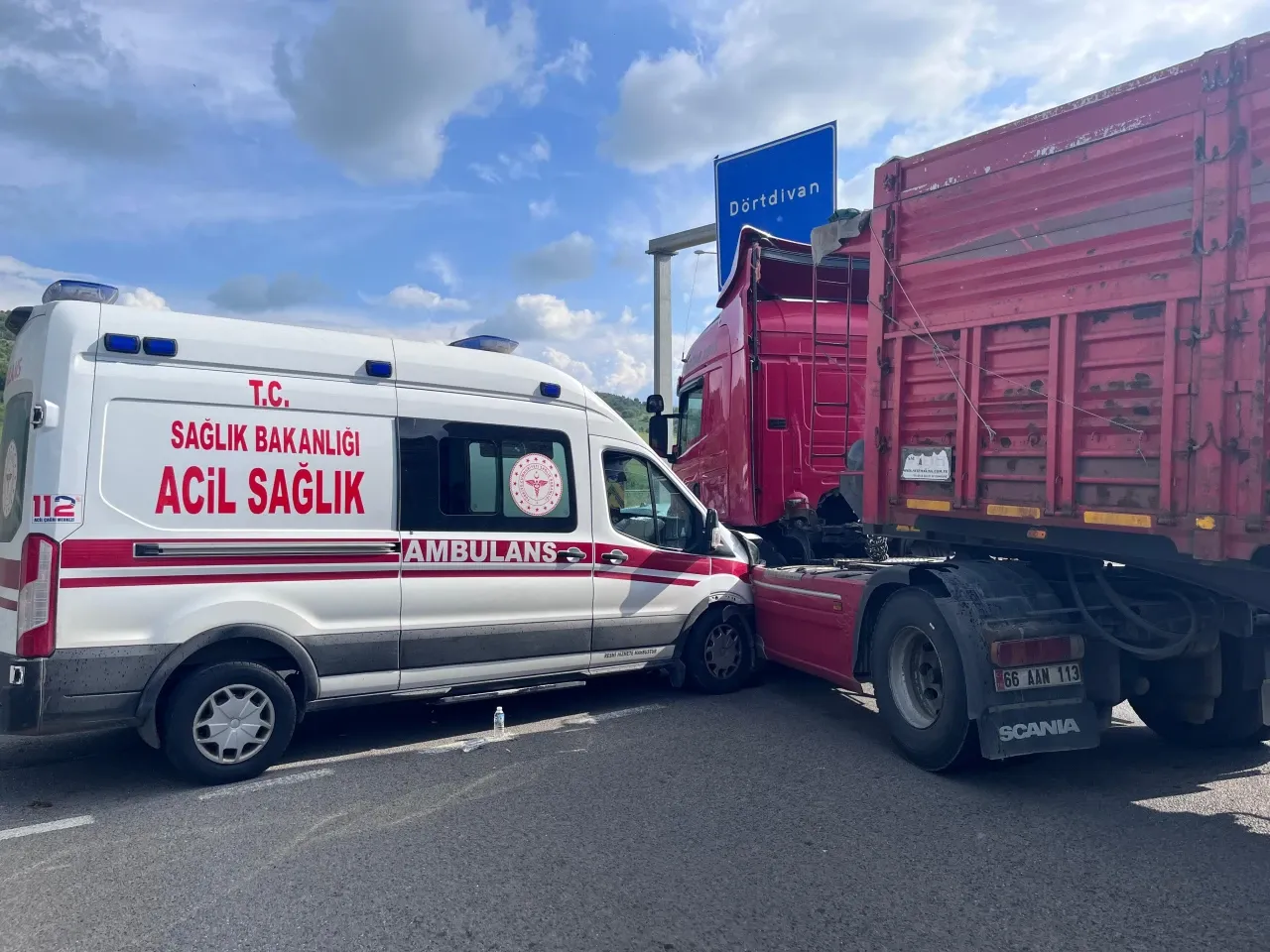 Ambulansın da karıştığı ardışık kaza!