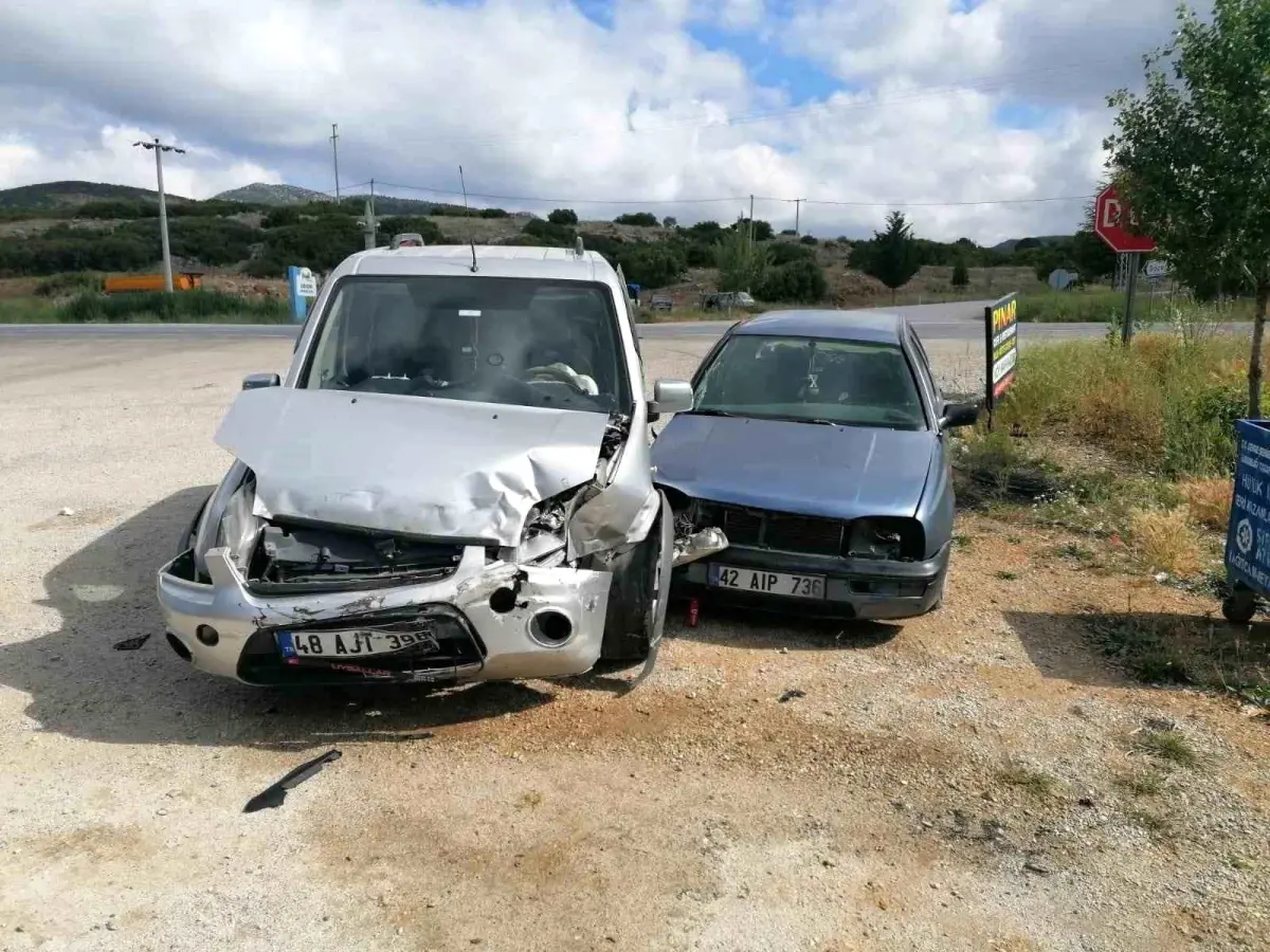Konya'da Meydana Gelen Trafik Kazasında 2 Kişi Yaralı