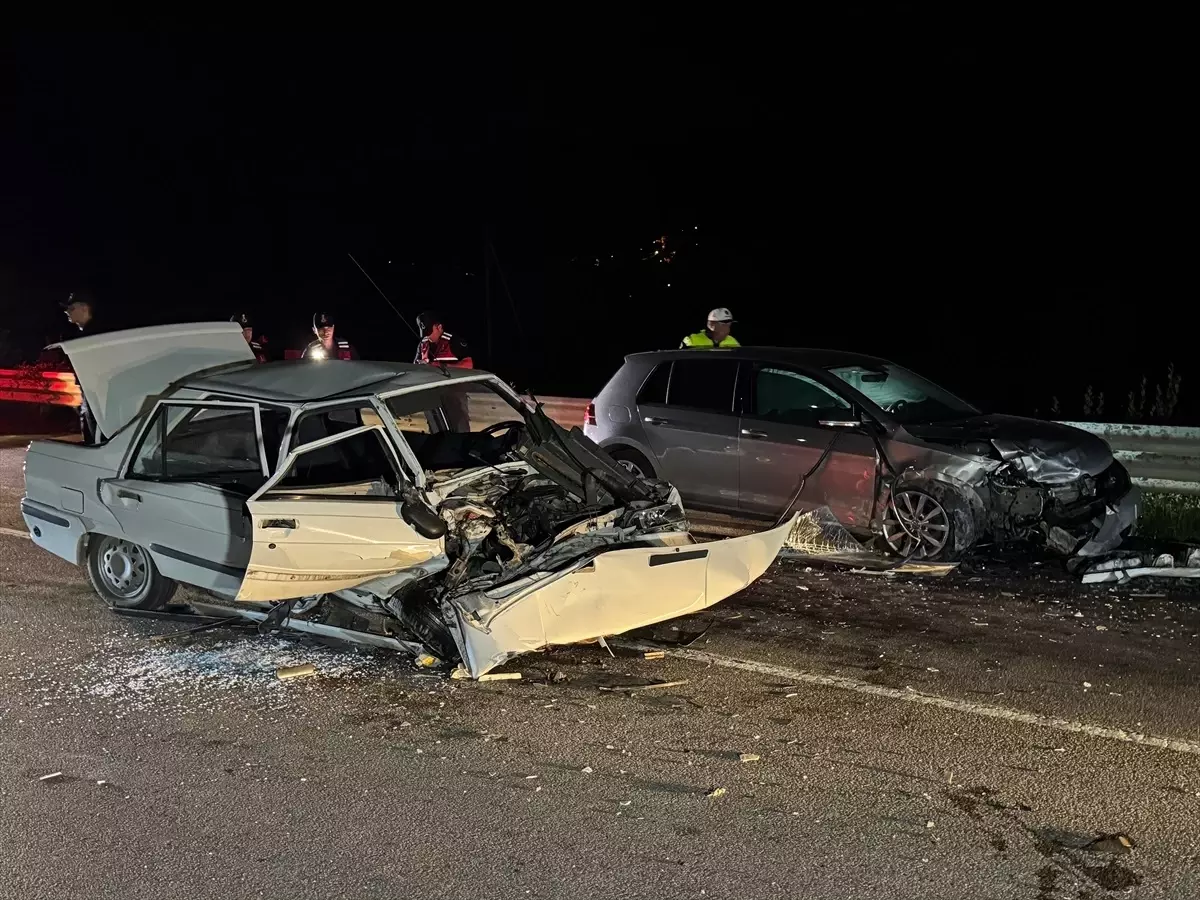Bartın'da trafik kazasında 1 çocuk ve 4 kişi yaralandı.